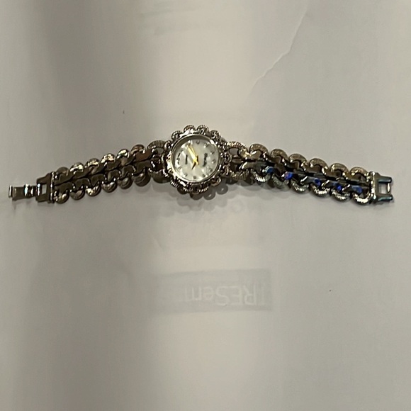 Chantilly Quartz Gold and Silver Tone Ladies Fashion Watch Dainty Elegant - Picture 3 of 7